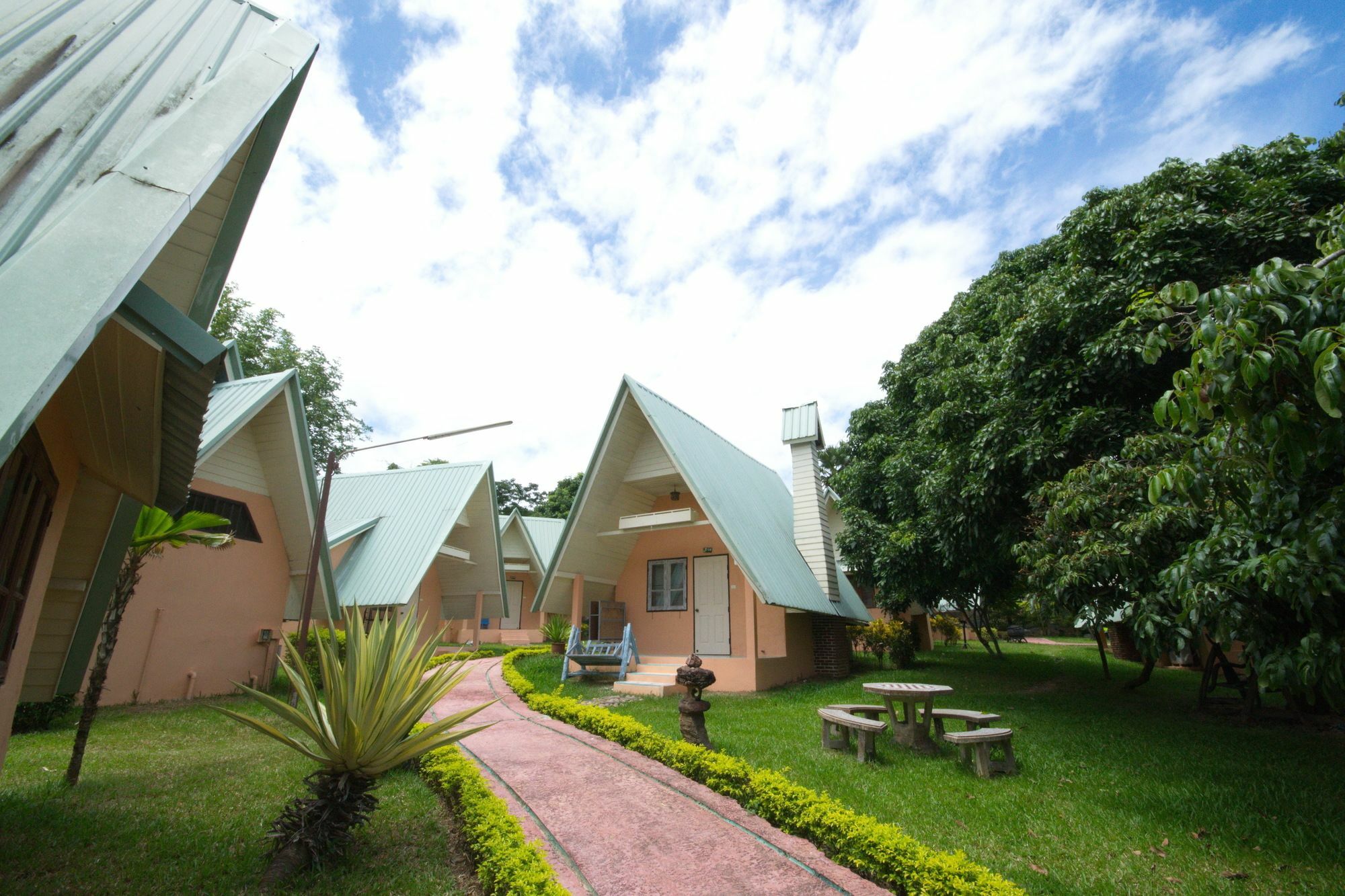 Touch Star Resort - Doi Inthanon Chom Thong Exterior photo